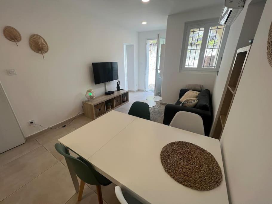 La Glycine - Parking Gratuit - Ac Clim - Cour Prive - Apartment Villeneuve-les-Avignon
